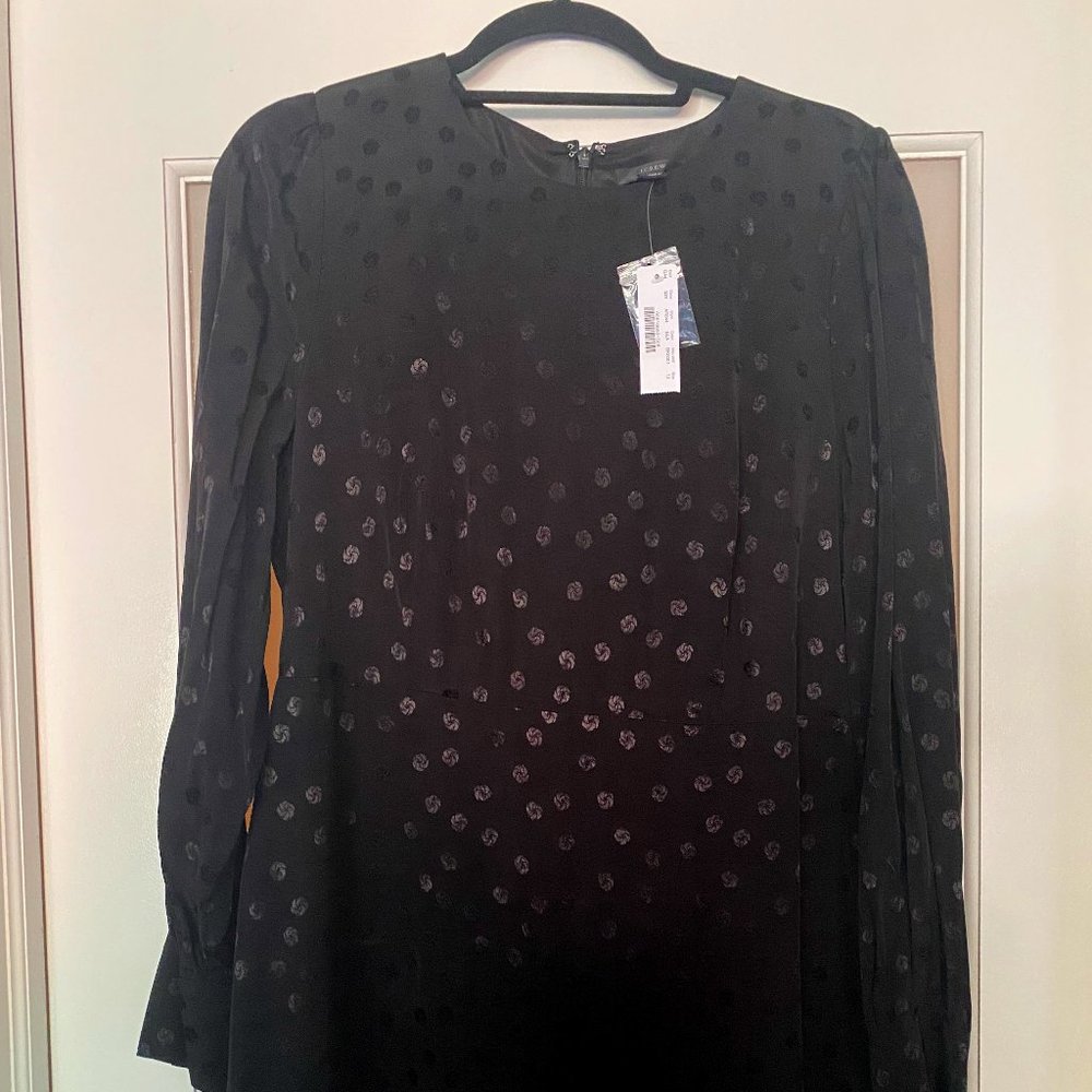 Black shift dress in jacquard floral dot